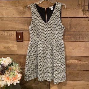 Black and white chevron print v neck dress